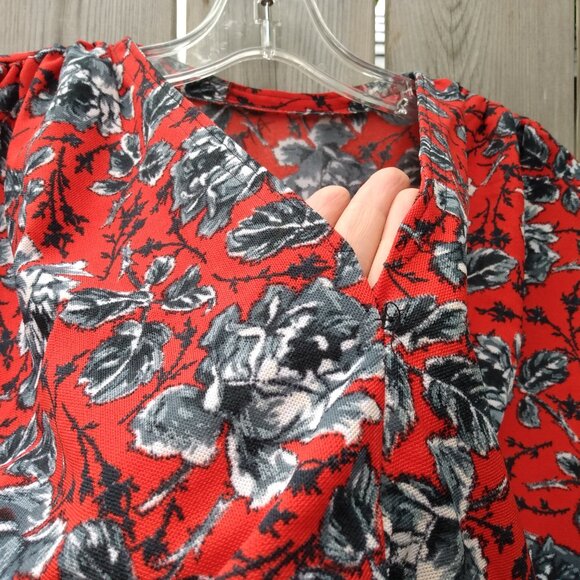 Vintage Plus Size Top Red Black Roses 47"B Pullover Shirt Blouse - Picture 10 of 11